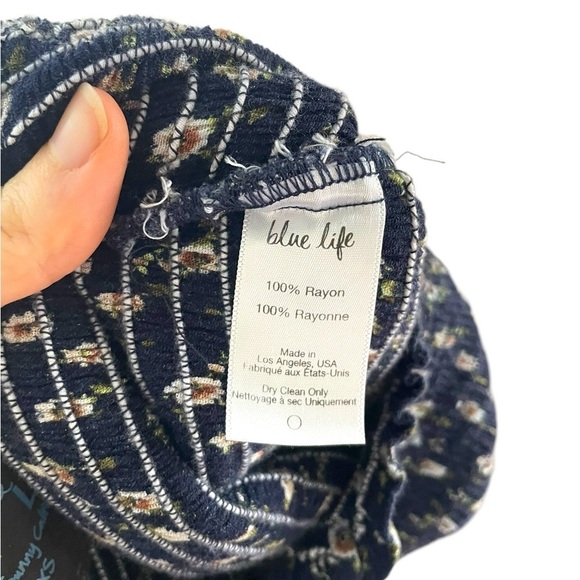 Blue life fiesta jumpsuit ditsy floral flare leg smocked navy women’s XS - Picture 8 of 10